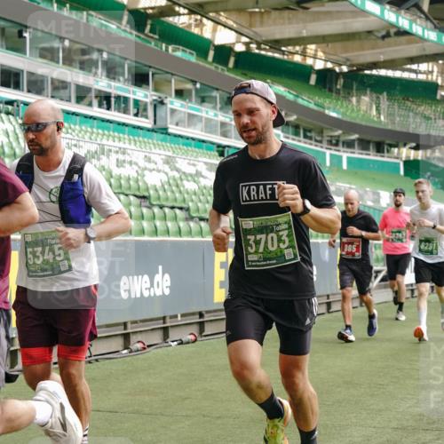 13.09.2026 - 21. swb-Marathon Bremen Michael Burmester http://msf.ph/oto/10456409 13.09.2026 12:53:30 Laufen im Stadion 102, 107, 145, 189, 313, 376, 385, 472, 481, 541, 560, 615, 616, 666, 675, 683, 696, 740, 755, 792, 816, 827, 982, 985, 987, 1033, 1056, 1076, 1207, 1232, 1252, 1297, 1419, 1433, 1445, 1468, 1528, 1542, 1551, 1631, 1646, 1658, 1664, 1704, 1707, 1814, 1955, 2007, 2043, 2055, 2203, 2280, 2350, 2362, 2401, 2422, 2454, 2480, 2498, 2499, 2623, 2701, 2767, 2820, 2824, 2858, 2882, 2913, 2971, 2997, 3054, 3085, 3149, 3236, 3336, 3362, 3413, 3448, 3830, 3988, 4283, 4475, 4605 meine-sportfotos.de