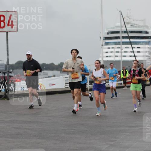 13.09.2026 - Kiel Lauf Andreas Tolksdorf http://msf.ph/oto/10456491 13.09.2026 11:57:22 Kiellinie 4, 8698, 3171, 2866 meine-sportfotos.de