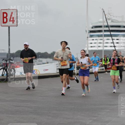 13.09.2026 - Kiel Lauf Andreas Tolksdorf http://msf.ph/oto/10456494 13.09.2026 11:57:22 Kiellinie 4, 8698, 3171, 2866 meine-sportfotos.de