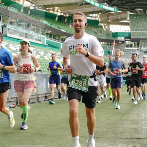 13.09.2026 - 21. swb-Marathon Bremen Michael Burmester http://msf.ph/oto/10456609 13.09.2026 12:53:35 Laufen im Stadion 102, 107, 145, 189, 313, 376, 385, 472, 481, 541, 560, 615, 616, 666, 675, 683, 696, 740, 755, 792, 816, 827, 982, 985, 987, 1033, 1056, 1076, 1207, 1232, 1252, 1297, 1419, 1433, 1445, 1468, 1528, 1542, 1551, 1631, 1646, 1658, 1664, 1704, 1707, 1814, 2007, 2043, 2055, 2203, 2280, 2350, 2362, 2401, 2422, 2454, 2480, 2498, 2499, 2623, 2701, 2767, 2820, 2824, 2858, 2882, 2913, 2962, 2971, 2997, 3054, 3085, 3149, 3236, 3336, 3357, 3362, 3413, 3448, 3830, 3988, 4283, 4475, 4605 meine-sportfotos.de