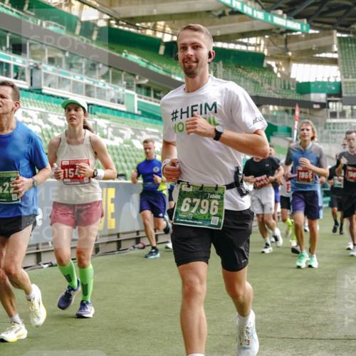 13.09.2026 - 21. swb-Marathon Bremen Michael Burmester http://msf.ph/oto/10456619 13.09.2026 12:53:35 Laufen im Stadion 102, 107, 145, 189, 313, 376, 385, 472, 481, 541, 560, 615, 616, 666, 675, 683, 696, 740, 755, 792, 816, 827, 982, 985, 987, 1033, 1056, 1076, 1207, 1232, 1252, 1297, 1419, 1433, 1445, 1468, 1528, 1542, 1551, 1631, 1646, 1658, 1664, 1704, 1707, 1814, 2007, 2043, 2055, 2203, 2280, 2350, 2362, 2401, 2422, 2454, 2480, 2498, 2499, 2623, 2701, 2767, 2820, 2824, 2858, 2882, 2913, 2962, 2971, 2997, 3054, 3085, 3149, 3236, 3336, 3357, 3362, 3413, 3448, 3830, 3988, 4283, 4475, 4605 meine-sportfotos.de