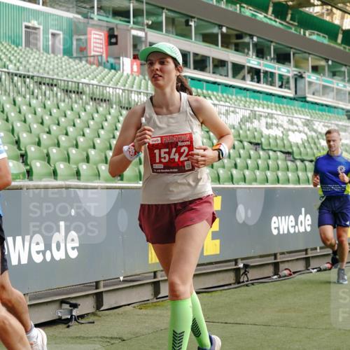 13.09.2026 - 21. swb-Marathon Bremen Michael Burmester http://msf.ph/oto/10456669 13.09.2026 12:53:36 Laufen im Stadion 102, 107, 145, 189, 313, 376, 385, 472, 481, 541, 560, 615, 616, 666, 675, 683, 696, 740, 755, 792, 816, 827, 982, 985, 987, 1033, 1056, 1076, 1207, 1232, 1252, 1297, 1419, 1433, 1445, 1468, 1528, 1542, 1551, 1631, 1646, 1658, 1664, 1704, 1707, 1814, 2007, 2043, 2055, 2203, 2280, 2350, 2362, 2401, 2422, 2454, 2480, 2498, 2499, 2623, 2701, 2767, 2820, 2824, 2858, 2882, 2913, 2962, 2971, 2997, 3054, 3085, 3149, 3236, 3336, 3357, 3362, 3413, 3448, 3988, 4283, 4605 meine-sportfotos.de