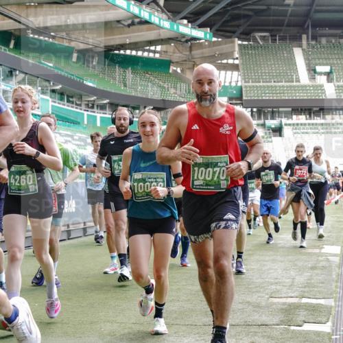 13.09.2026 - 21. swb-Marathon Bremen Michael Burmester http://msf.ph/oto/10456753 13.09.2026 13:11:22 Laufen im Stadion 265, 373, 581, 703, 843, 984, 1113, 1226, 1435, 1738, 1849, 1851, 1855, 1867, 1894, 1936, 1952, 1967, 2202, 2248, 2268, 2281, 2284, 2299, 2330, 2333, 2339, 2342, 2353, 2375, 2377, 2398, 2426, 2432, 2443, 2530, 2531, 2553, 2589, 2654, 2659, 2669, 2673, 2682, 2714, 2784, 2785, 2804, 2819, 2822, 2836, 2850, 2907, 2920, 2932, 2976, 3026, 3027, 3063, 3079, 3082, 3089, 3122, 3159, 3174, 3207, 3208, 3308, 3328, 3349, 3352, 3370, 3409, 3410, 3470, 3549, 551 meine-sportfotos.de