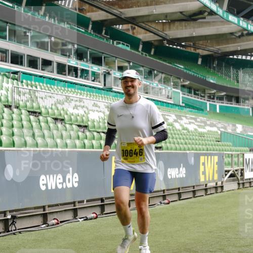 13.09.2026 - 21. swb-Marathon Bremen Michael Burmester http://msf.ph/oto/10456852 13.09.2026 10:33:22 Laufen im Stadion 10018, 10067, 10078, 10166, 10177, 10184, 10203, 10211, 10226, 10236, 10240, 10243, 10246, 10249, 10256, 10297, 10300, 10322, 10355, 10365, 10372, 10374, 10379, 10383, 10394, 10408, 10410, 10415, 10423, 10428, 10443, 10486, 10494, 10517, 10518, 10530, 10540, 10550, 10565, 10578, 10604, 10646, 10668, 10670, 10673, 10675, 10687, 10690, 10691, 10699, 10703, 10707, 10721, 10728, 10745, 10749, 10750, 10771, 10772, 10787, 10788, 10794, 10809, 10857 meine-sportfotos.de