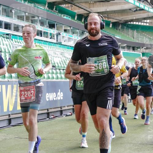13.09.2026 - 21. swb-Marathon Bremen Michael Burmester http://msf.ph/oto/10456867 13.09.2026 13:11:24 Laufen im Stadion 265, 373, 581, 703, 843, 984, 1113, 1226, 1435, 1738, 1849, 1851, 1855, 1867, 1894, 1936, 1952, 1967, 2202, 2248, 2268, 2281, 2284, 2299, 2330, 2333, 2339, 2342, 2353, 2375, 2377, 2398, 2426, 2432, 2443, 2530, 2531, 2553, 2589, 2654, 2659, 2669, 2673, 2682, 2714, 2784, 2785, 2804, 2819, 2822, 2836, 2850, 2907, 2932, 2976, 3026, 3027, 3079, 3082, 3089, 3122, 3159, 3174, 3207, 3208, 3308, 3328, 3349, 3352, 3370, 3409, 3410, 3470, 3549, 551 meine-sportfotos.de