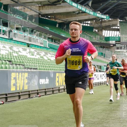 13.09.2026 - 21. swb-Marathon Bremen Michael Burmester http://msf.ph/oto/10456876 13.09.2026 10:33:22 Laufen im Stadion 10018, 10067, 10078, 10166, 10177, 10184, 10203, 10211, 10226, 10236, 10240, 10243, 10246, 10249, 10256, 10297, 10300, 10322, 10355, 10365, 10372, 10374, 10379, 10383, 10394, 10408, 10410, 10415, 10423, 10428, 10443, 10486, 10494, 10517, 10518, 10530, 10540, 10550, 10565, 10578, 10604, 10646, 10668, 10670, 10673, 10675, 10687, 10690, 10691, 10699, 10703, 10707, 10721, 10728, 10745, 10749, 10750, 10771, 10772, 10787, 10788, 10794, 10809, 10857 meine-sportfotos.de