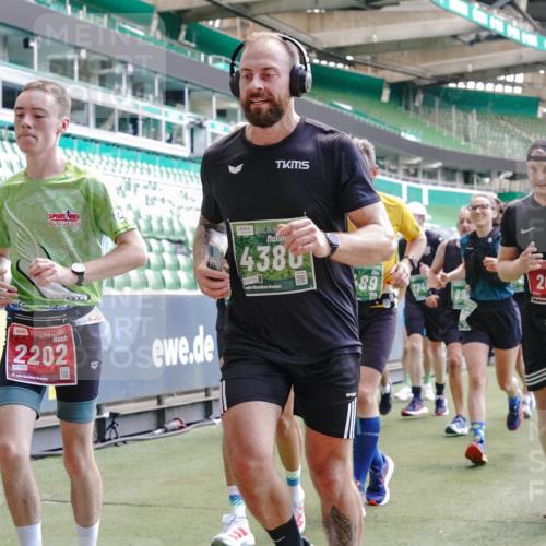 13.09.2026 - 21. swb-Marathon Bremen Michael Burmester http://msf.ph/oto/10456901 13.09.2026 13:11:24 Laufen im Stadion 265, 373, 581, 703, 843, 984, 1113, 1226, 1435, 1738, 1849, 1851, 1855, 1867, 1894, 1936, 1952, 1967, 2202, 2248, 2268, 2281, 2284, 2299, 2330, 2333, 2339, 2342, 2353, 2375, 2377, 2398, 2426, 2432, 2443, 2530, 2531, 2553, 2589, 2654, 2659, 2669, 2673, 2682, 2714, 2784, 2785, 2804, 2819, 2822, 2836, 2850, 2907, 2932, 2976, 3026, 3027, 3079, 3082, 3089, 3122, 3159, 3174, 3207, 3208, 3308, 3328, 3349, 3352, 3370, 3409, 3410, 3470, 3549, 551 meine-sportfotos.de