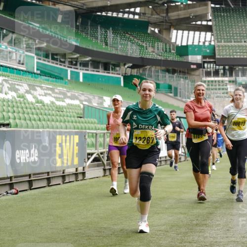 13.09.2026 - 21. swb-Marathon Bremen Michael Burmester http://msf.ph/oto/10456911 13.09.2026 10:33:23 Laufen im Stadion 10018, 10067, 10078, 10166, 10177, 10184, 10203, 10211, 10226, 10236, 10240, 10243, 10246, 10249, 10254, 10256, 10297, 10300, 10322, 10355, 10365, 10372, 10374, 10379, 10383, 10394, 10408, 10410, 10415, 10423, 10428, 10443, 10486, 10494, 10517, 10518, 10530, 10540, 10550, 10565, 10578, 10604, 10646, 10668, 10670, 10673, 10675, 10687, 10690, 10691, 10699, 10703, 10707, 10721, 10728, 10745, 10749, 10750, 10771, 10772, 10787, 10788, 10794, 10809, 10857 meine-sportfotos.de