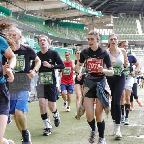 13.09.2026 - 21. swb-Marathon Bremen Michael Burmester http://msf.ph/oto/10457049 13.09.2026 13:11:27 Laufen im Stadion 265, 373, 581, 703, 843, 984, 1113, 1226, 1435, 1738, 1849, 1851, 1855, 1867, 1894, 1936, 1952, 1967, 2202, 2248, 2268, 2281, 2284, 2299, 2330, 2333, 2336, 2339, 2342, 2353, 2375, 2377, 2398, 2426, 2432, 2443, 2530, 2531, 2553, 2589, 2654, 2659, 2669, 2673, 2682, 2784, 2785, 2804, 2819, 2822, 2836, 2850, 2907, 2932, 2976, 3026, 3027, 3079, 3082, 3089, 3122, 3143, 3159, 3174, 3207, 3208, 3308, 3328, 3349, 3352, 3370, 3409, 3410, 3470, 3549, 551 meine-sportfotos.de