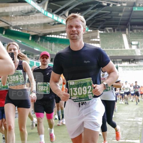 13.09.2026 - 21. swb-Marathon Bremen Michael Burmester http://msf.ph/oto/10457230 13.09.2026 13:11:29 Laufen im Stadion 265, 373, 581, 703, 843, 984, 1113, 1226, 1435, 1738, 1849, 1851, 1855, 1867, 1894, 1936, 1952, 1967, 2202, 2248, 2268, 2281, 2284, 2299, 2330, 2333, 2336, 2339, 2342, 2353, 2375, 2377, 2398, 2426, 2432, 2443, 2530, 2531, 2553, 2589, 2654, 2659, 2669, 2673, 2682, 2784, 2804, 2819, 2822, 2836, 2850, 2907, 2932, 2976, 3026, 3027, 3079, 3082, 3089, 3122, 3143, 3159, 3174, 3207, 3208, 3308, 3328, 3349, 3352, 3370, 3409, 3410, 3470, 3549, 551 meine-sportfotos.de
