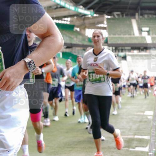 13.09.2026 - 21. swb-Marathon Bremen Michael Burmester http://msf.ph/oto/10457248 13.09.2026 13:11:29 Laufen im Stadion 265, 373, 581, 703, 843, 984, 1113, 1226, 1435, 1738, 1849, 1851, 1855, 1867, 1894, 1936, 1952, 1967, 2202, 2248, 2268, 2281, 2284, 2299, 2330, 2333, 2336, 2339, 2342, 2353, 2375, 2377, 2398, 2426, 2432, 2443, 2530, 2531, 2553, 2589, 2654, 2659, 2669, 2673, 2682, 2784, 2804, 2819, 2822, 2836, 2850, 2907, 2932, 2976, 3026, 3027, 3079, 3082, 3089, 3122, 3143, 3159, 3174, 3207, 3208, 3308, 3328, 3349, 3352, 3370, 3409, 3410, 3470, 3549, 551 meine-sportfotos.de