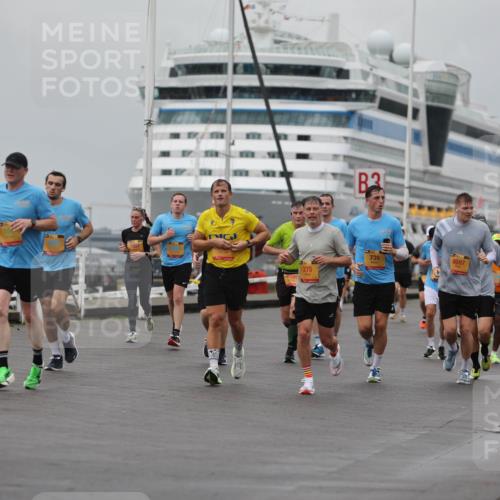 13.09.2026 - Kiel Lauf Andreas Tolksdorf http://msf.ph/oto/10457316 13.09.2026 11:58:19 Kiellinie 1, 3, 275, 739, 9597 meine-sportfotos.de