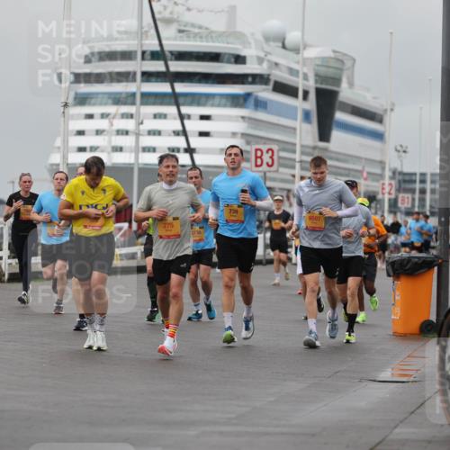 13.09.2026 - Kiel Lauf Andreas Tolksdorf http://msf.ph/oto/10457333 13.09.2026 11:58:20 Kiellinie 275, 3736, 3, 739, 9597 meine-sportfotos.de
