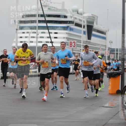 13.09.2026 - Kiel Lauf Andreas Tolksdorf http://msf.ph/oto/10457338 13.09.2026 11:58:20 Kiellinie 1, 3, 275, 3736, 739, 9597 meine-sportfotos.de