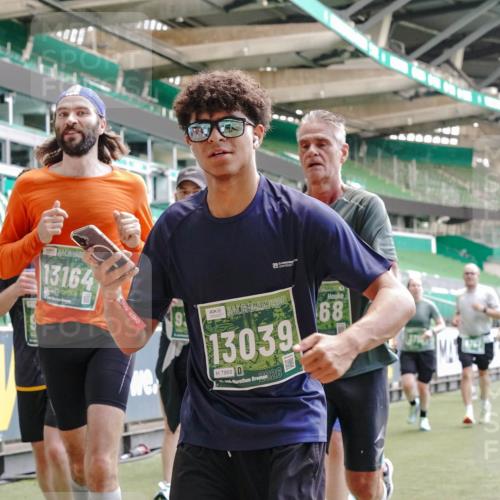 13.09.2026 - 21. swb-Marathon Bremen Michael Burmester http://msf.ph/oto/10457408 13.09.2026 13:11:32 Laufen im Stadion 265, 373, 581, 703, 843, 984, 1113, 1226, 1435, 1738, 1849, 1851, 1855, 1867, 1894, 1936, 1952, 1967, 2202, 2248, 2268, 2281, 2284, 2299, 2330, 2333, 2336, 2339, 2342, 2353, 2375, 2377, 2398, 2426, 2432, 2443, 2531, 2553, 2589, 2654, 2659, 2669, 2673, 2682, 2784, 2804, 2819, 2822, 2836, 2850, 2907, 2932, 2976, 3026, 3027, 3079, 3082, 3089, 3122, 3143, 3159, 3174, 3207, 3208, 3308, 3328, 3349, 3352, 3370, 3409, 3410, 3470, 3549, 551 meine-sportfotos.de