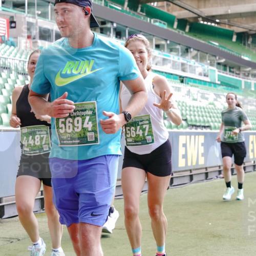 13.09.2026 - 21. swb-Marathon Bremen Michael Burmester http://msf.ph/oto/10457452 13.09.2026 13:11:33 Laufen im Stadion 265, 373, 581, 703, 843, 984, 1113, 1226, 1435, 1738, 1849, 1851, 1855, 1867, 1894, 1936, 1952, 1967, 2202, 2248, 2268, 2281, 2284, 2299, 2330, 2333, 2336, 2339, 2342, 2353, 2375, 2377, 2398, 2426, 2432, 2443, 2531, 2553, 2589, 2654, 2659, 2669, 2673, 2682, 2784, 2804, 2819, 2822, 2836, 2850, 2907, 2932, 2976, 3026, 3027, 3079, 3082, 3089, 3122, 3143, 3159, 3174, 3207, 3208, 3308, 3328, 3349, 3352, 3370, 3409, 3410, 3470, 3549, 551 meine-sportfotos.de