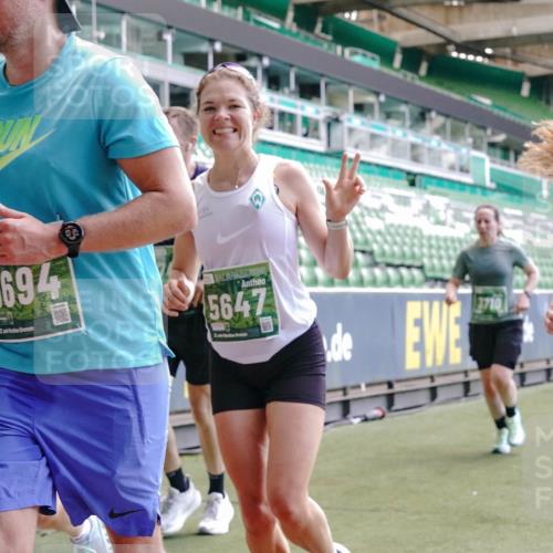 13.09.2026 - 21. swb-Marathon Bremen Michael Burmester http://msf.ph/oto/10457493 13.09.2026 13:11:33 Laufen im Stadion 265, 373, 581, 703, 843, 984, 1113, 1226, 1435, 1738, 1849, 1851, 1855, 1867, 1894, 1936, 1952, 1967, 2202, 2248, 2268, 2281, 2284, 2299, 2330, 2333, 2336, 2339, 2342, 2353, 2375, 2377, 2398, 2426, 2432, 2443, 2531, 2553, 2589, 2654, 2659, 2669, 2673, 2682, 2784, 2804, 2819, 2822, 2836, 2850, 2907, 2932, 2976, 3026, 3027, 3079, 3082, 3089, 3122, 3143, 3159, 3174, 3207, 3208, 3308, 3328, 3349, 3352, 3370, 3409, 3410, 3470, 3549, 551 meine-sportfotos.de