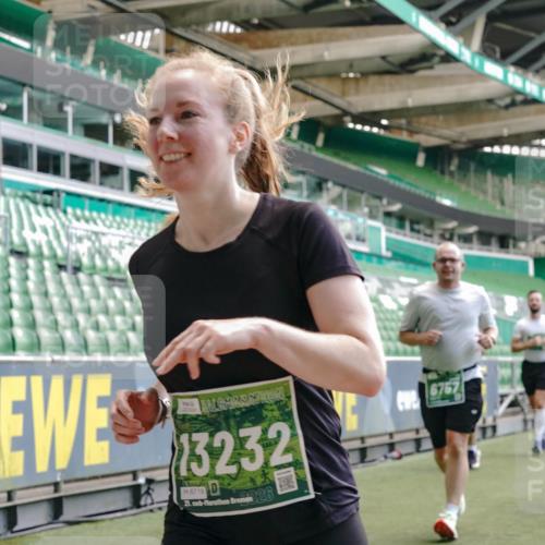 13.09.2026 - 21. swb-Marathon Bremen Michael Burmester http://msf.ph/oto/10457545 13.09.2026 13:11:34 Laufen im Stadion 265, 373, 581, 703, 843, 984, 1113, 1226, 1435, 1738, 1849, 1851, 1855, 1867, 1894, 1936, 1952, 1967, 2202, 2248, 2268, 2281, 2284, 2299, 2330, 2333, 2336, 2339, 2342, 2353, 2375, 2377, 2398, 2426, 2432, 2443, 2531, 2589, 2654, 2659, 2669, 2673, 2682, 2784, 2804, 2819, 2822, 2836, 2850, 2907, 2932, 2976, 3026, 3027, 3079, 3082, 3089, 3122, 3143, 3159, 3174, 3207, 3208, 3308, 3328, 3349, 3352, 3370, 3409, 3410, 3470, 3549, 551 meine-sportfotos.de