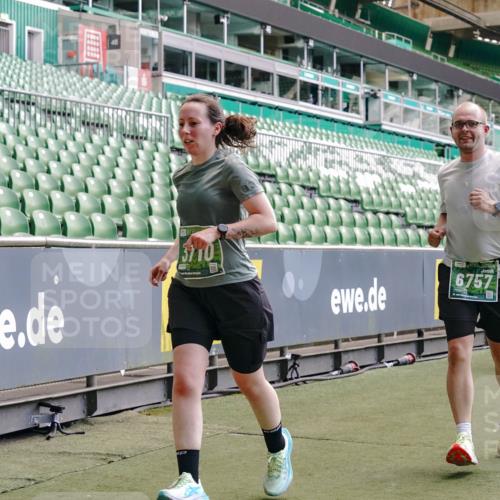 13.09.2026 - 21. swb-Marathon Bremen Michael Burmester http://msf.ph/oto/10457566 13.09.2026 13:11:35 Laufen im Stadion 265, 373, 581, 703, 843, 984, 1113, 1226, 1435, 1738, 1849, 1851, 1855, 1867, 1894, 1936, 1952, 1967, 2202, 2248, 2268, 2281, 2284, 2299, 2330, 2333, 2336, 2339, 2342, 2353, 2375, 2377, 2398, 2426, 2432, 2443, 2531, 2589, 2654, 2659, 2669, 2673, 2682, 2784, 2804, 2819, 2822, 2836, 2850, 2907, 2932, 2976, 3026, 3027, 3079, 3082, 3089, 3122, 3143, 3159, 3174, 3207, 3208, 3308, 3328, 3349, 3352, 3370, 3409, 3410, 3470, 3549, 551 meine-sportfotos.de