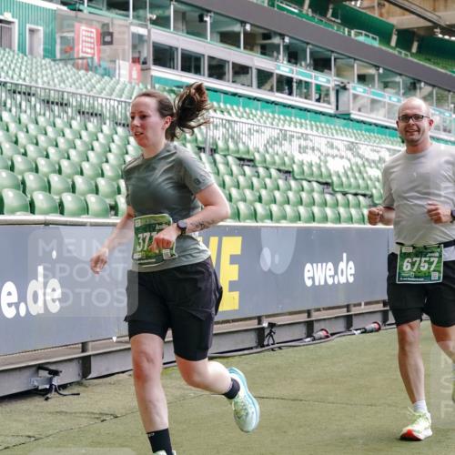 13.09.2026 - 21. swb-Marathon Bremen Michael Burmester http://msf.ph/oto/10457585 13.09.2026 13:11:35 Laufen im Stadion 265, 373, 581, 703, 843, 984, 1113, 1226, 1435, 1738, 1849, 1851, 1855, 1867, 1894, 1936, 1952, 1967, 2202, 2248, 2268, 2281, 2284, 2299, 2330, 2333, 2336, 2339, 2342, 2353, 2375, 2377, 2398, 2426, 2432, 2443, 2531, 2589, 2654, 2659, 2669, 2673, 2682, 2784, 2804, 2819, 2822, 2836, 2850, 2907, 2932, 2976, 3026, 3027, 3079, 3082, 3089, 3122, 3143, 3159, 3174, 3207, 3208, 3308, 3328, 3349, 3352, 3370, 3409, 3410, 3470, 3549, 551 meine-sportfotos.de