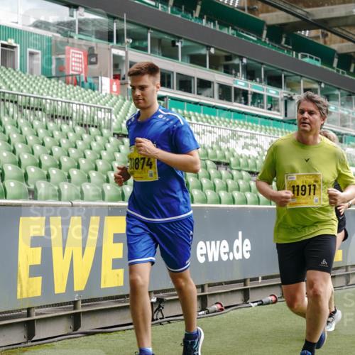13.09.2026 - 21. swb-Marathon Bremen Michael Burmester http://msf.ph/oto/10457598 13.09.2026 10:33:35 Laufen im Stadion 10018, 10067, 10078, 10166, 10177, 10184, 10203, 10211, 10226, 10236, 10240, 10243, 10249, 10254, 10256, 10297, 10300, 10322, 10355, 10365, 10372, 10374, 10379, 10383, 10394, 10408, 10410, 10415, 10423, 10428, 10460, 10486, 10494, 10517, 10518, 10530, 10550, 10565, 10578, 10604, 10668, 10670, 10673, 10675, 10687, 10690, 10691, 10699, 10700, 10707, 10721, 10728, 10745, 10749, 10750, 10771, 10772, 10787, 10788, 10794, 10809, 10828, 10857, 10914, 11126 meine-sportfotos.de