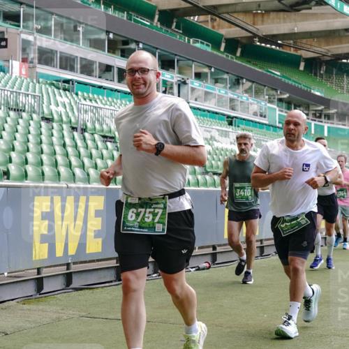 13.09.2026 - 21. swb-Marathon Bremen Michael Burmester http://msf.ph/oto/10457629 13.09.2026 13:11:36 Laufen im Stadion 265, 373, 581, 703, 843, 984, 1113, 1226, 1435, 1738, 1849, 1851, 1855, 1894, 1936, 1952, 1967, 2202, 2248, 2268, 2281, 2284, 2299, 2330, 2333, 2336, 2339, 2342, 2353, 2375, 2377, 2398, 2426, 2432, 2443, 2531, 2589, 2654, 2659, 2669, 2673, 2682, 2784, 2804, 2819, 2822, 2836, 2850, 2907, 2932, 2976, 3026, 3027, 3079, 3082, 3089, 3122, 3143, 3159, 3174, 3207, 3208, 3308, 3328, 3349, 3352, 3370, 3409, 3410, 3470, 3549, 551 meine-sportfotos.de