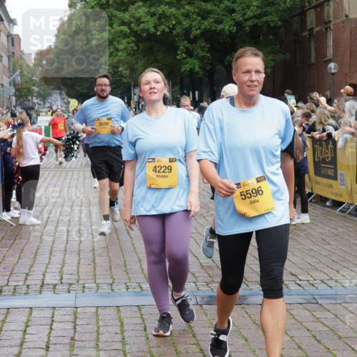 13.09.2026 - Kiel Lauf Yannick Fuchs http://msf.ph/oto/10458042 13.09.2026 09:50:28 Ziel 1545, 2811, 2816, 3289, 3561, 3698, 4229, 5184, 5254, 5596, 8023, 9109, 9549, 10302, 12319, 12705, 639, 951, 1033, 1366, 1796, 3042, 3602, 3914, 4856, 5535, 5619, 5791, 6706, 6707, 7142, 7864, 7937, 8042, 8584, 8585, 8589, 8790, 8890, 9122, 9683, 9780, 9793, 10074, 10108, 10178, 10487, 10491, 10548, 10653, 11565, 11814, 12047, 12462, 797, 3838, 4145, 4389, 5851, 6455, 7134, 7694, 8405, 8407, 8672, 9550, 9990, 10155, 10333, 11652, 2066, 3571, 4125, 6359, 6658 meine-sportfotos.de