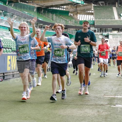 13.09.2026 - 21. swb-Marathon Bremen Michael Burmester http://msf.ph/oto/10458071 13.09.2026 13:11:42 Laufen im Stadion 118, 265, 373, 581, 703, 843, 984, 1113, 1226, 1334, 1435, 1738, 1849, 1851, 1894, 1936, 1952, 1967, 2202, 2248, 2281, 2284, 2299, 2330, 2333, 2336, 2339, 2342, 2353, 2375, 2377, 2398, 2426, 2432, 2443, 2531, 2589, 2654, 2659, 2669, 2673, 2682, 2784, 2804, 2819, 2822, 2836, 2850, 2907, 2932, 2976, 3026, 3027, 3079, 3082, 3089, 3122, 3143, 3155, 3159, 3174, 3207, 3208, 3308, 3328, 3349, 3352, 3370, 3409, 3410, 3470, 3549, 551 meine-sportfotos.de