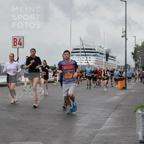 13.09.2026 - Kiel Lauf Andreas Tolksdorf http://msf.ph/oto/10458154 13.09.2026 11:59:21 Kiellinie 118, 35, 6317, 4, 8715, 4574, 3 meine-sportfotos.de