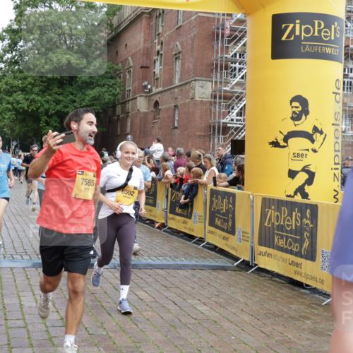 13.09.2026 - Kiel Lauf Yannick Fuchs http://msf.ph/oto/10458190 13.09.2026 09:50:38 Ziel 797, 1545, 2811, 2816, 3289, 3561, 3838, 4145, 5851, 6455, 6592, 7134, 7585, 7662, 7694, 8407, 8672, 9990, 10155, 10302, 10333, 10865, 12319, 12705, 639, 1366, 2811, 2816, 3042, 3602, 3698, 4229, 5184, 5254, 5535, 5596, 5619, 7142, 7864, 8023, 8042, 8890, 9109, 9549, 9683, 9780, 9793, 10074, 10108, 10487, 10491, 10548, 10653, 11565, 11814, 468, 763, 1373, 1949, 4389, 5235, 6138, 6336, 6647, 6829, 6893, 7449, 8405, 9550, 9551, 11141, 11652 meine-sportfotos.de