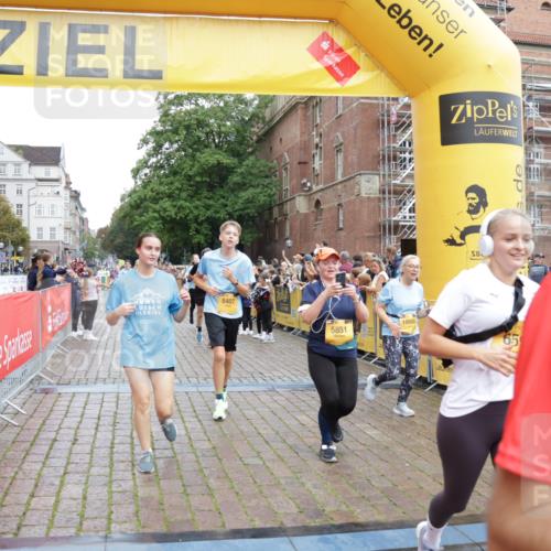 13.09.2026 - Kiel Lauf Yannick Fuchs http://msf.ph/oto/10458211 13.09.2026 09:50:39 Ziel 797, 1545, 3289, 3561, 3838, 4145, 4389, 5851, 6455, 6592, 7134, 7585, 7662, 7694, 8407, 8672, 9990, 10155, 10302, 10333, 10865, 12319, 12705, 1366, 2811, 2816, 3042, 3561, 3602, 3698, 4229, 5184, 5254, 5535, 5596, 5619, 7142, 7864, 8023, 8042, 8890, 9109, 9549, 9683, 9780, 9793, 10074, 10108, 10487, 10491, 10548, 10653, 11565, 11814, 468, 763, 764, 1373, 1949, 3723, 5235, 6138, 6336, 6647, 6829, 6893, 7449, 8405, 9550, 9551, 11141, 11652, 12103, 12834 meine-sportfotos.de