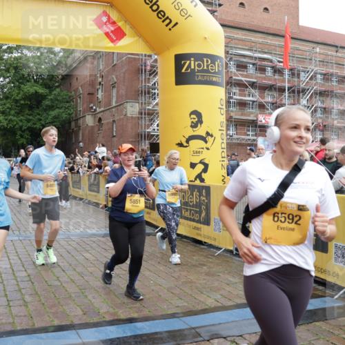 13.09.2026 - Kiel Lauf Yannick Fuchs http://msf.ph/oto/10458226 13.09.2026 09:50:40 Ziel 797, 1545, 3289, 3838, 4145, 4389, 5851, 6455, 6592, 7134, 7585, 7662, 7694, 8407, 8672, 9990, 10155, 10302, 10333, 10865, 12319, 12705, 1366, 2811, 2816, 3042, 3561, 3602, 3698, 4229, 5184, 5254, 5535, 5596, 5619, 7142, 7864, 8023, 8042, 9109, 9549, 9683, 9793, 10074, 10108, 10302, 10487, 10491, 10548, 10653, 11565, 11814, 468, 763, 764, 1373, 1949, 3723, 5235, 6138, 6336, 6647, 6794, 6829, 6893, 7449, 8405, 9550, 9551, 11141, 11652, 12103, 12727, 12834 meine-sportfotos.de