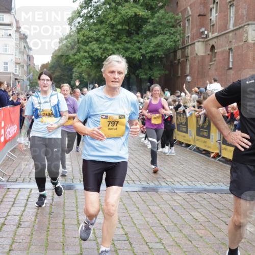 13.09.2026 - Kiel Lauf Yannick Fuchs http://msf.ph/oto/10458330 13.09.2026 09:50:44 Ziel 797, 3838, 4145, 4389, 5851, 6455, 6592, 7134, 7585, 7662, 7694, 8405, 8407, 8672, 9550, 9990, 10155, 10333, 10865, 11652, 1366, 1545, 2811, 2816, 3289, 3561, 3698, 4229, 5184, 5254, 5535, 5596, 6592, 7585, 7864, 8023, 8042, 9109, 9549, 9683, 9793, 10302, 10548, 12319, 12705, 249, 468, 763, 764, 1373, 1776, 1949, 2056, 3723, 5235, 6115, 6118, 6138, 6336, 6647, 6794, 6829, 6893, 7449, 7528, 9551, 11047, 11141, 12103, 12727, 12834 meine-sportfotos.de