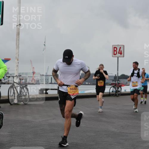 13.09.2026 - Kiel Lauf Andreas Tolksdorf http://msf.ph/oto/10458420 13.09.2026 11:59:41 Kiellinie 3251, 4, 4, 39, 9442, 7705, 4698 meine-sportfotos.de