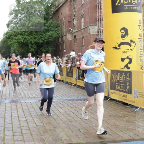 13.09.2026 - Kiel Lauf Yannick Fuchs http://msf.ph/oto/10458557 13.09.2026 09:50:56 Ziel 249, 468, 763, 764, 1373, 1949, 3723, 5235, 6115, 6118, 6138, 6336, 6647, 6794, 6829, 6893, 7449, 8405, 9550, 9551, 11141, 11652, 12103, 12727, 12834, 797, 1545, 2811, 2816, 3289, 3561, 3698, 3838, 4145, 4229, 4389, 5184, 5596, 5851, 6455, 6592, 7134, 7585, 7662, 7694, 8405, 8407, 8672, 9109, 9549, 9550, 9990, 10155, 10302, 10333, 10865, 12319, 12705, 232, 1776, 2056, 2466, 2777, 4217, 5445, 6009, 6923, 7528, 10626, 11047, 1366, 5184, 5254, 5535, 8023 meine-sportfotos.de