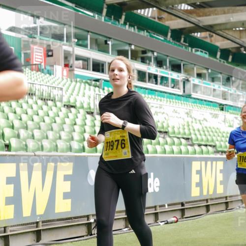 13.09.2026 - 21. swb-Marathon Bremen Michael Burmester http://msf.ph/oto/10458660 13.09.2026 10:33:50 Laufen im Stadion 10018, 10067, 10078, 10166, 10177, 10184, 10203, 10211, 10226, 10236, 10240, 10243, 10249, 10254, 10297, 10300, 10322, 10355, 10356, 10372, 10374, 10379, 10383, 10394, 10408, 10415, 10423, 10428, 10460, 10486, 10494, 10530, 10550, 10565, 10578, 10604, 10639, 10668, 10669, 10670, 10673, 10675, 10687, 10691, 10699, 10700, 10721, 10728, 10745, 10749, 10750, 10771, 10772, 10787, 10788, 10794, 10809, 10828, 10857, 10914, 11126, 11162, 11343, 11803, 11965 meine-sportfotos.de