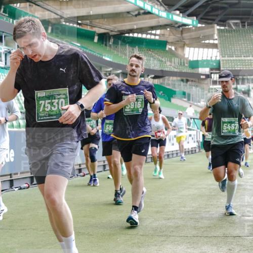 13.09.2026 - 21. swb-Marathon Bremen Michael Burmester http://msf.ph/oto/10458797 13.09.2026 13:11:51 Laufen im Stadion 118, 265, 373, 514, 581, 703, 843, 984, 1113, 1226, 1286, 1334, 1435, 1738, 1849, 1851, 1894, 1936, 1952, 1967, 2248, 2281, 2284, 2299, 2330, 2333, 2336, 2342, 2353, 2375, 2377, 2398, 2426, 2432, 2443, 2505, 2531, 2589, 2654, 2659, 2669, 2673, 2784, 2804, 2815, 2819, 2822, 2836, 2850, 2895, 2907, 2932, 2963, 2966, 2976, 3026, 3027, 3079, 3082, 3143, 3155, 3159, 3174, 3207, 3208, 3308, 3328, 3349, 3352, 3370, 3409, 3410, 3470, 3549, 551 meine-sportfotos.de