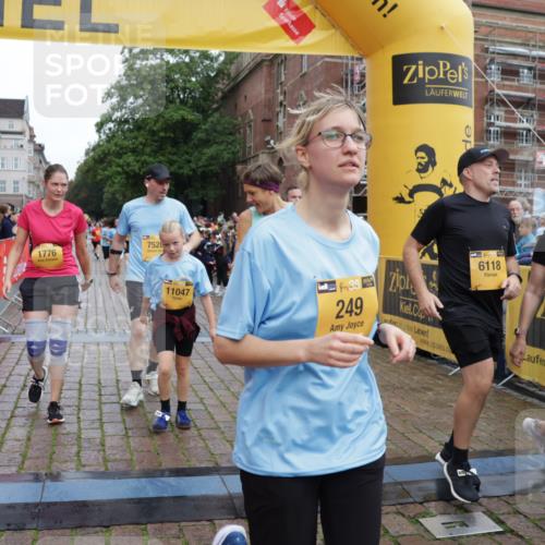 13.09.2026 - Kiel Lauf Yannick Fuchs http://msf.ph/oto/10458833 13.09.2026 09:51:06 Ziel 232, 249, 468, 764, 1373, 1776, 2056, 2777, 3723, 5445, 6115, 6118, 6794, 6923, 7528, 9551, 10626, 11047, 11141, 12103, 12727, 12834, 763, 797, 1373, 1545, 1949, 3289, 3838, 4145, 4389, 5235, 5851, 6138, 6336, 6455, 6592, 6647, 6829, 6893, 7134, 7449, 7585, 7662, 7694, 8405, 8407, 8672, 9550, 9551, 9990, 10155, 10333, 10865, 11141, 11652, 12319, 12705, 940, 956, 2466, 2483, 3089, 4217, 5731, 5913, 6009, 6363, 8150, 11143, 11852, 11997, 1545, 2811, 2816, 3289, 3561, 4229 meine-sportfotos.de