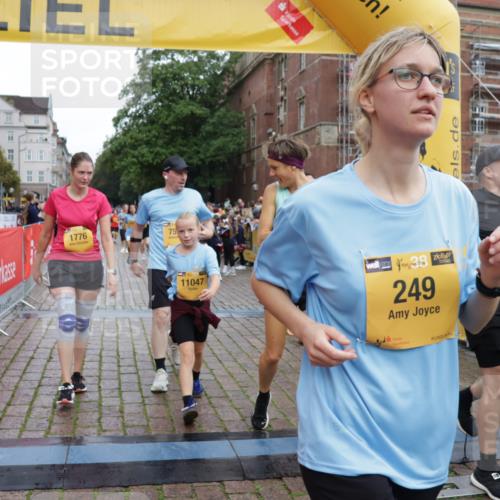 13.09.2026 - Kiel Lauf Yannick Fuchs http://msf.ph/oto/10458839 13.09.2026 09:51:07 Ziel 232, 249, 468, 764, 1776, 2056, 2777, 3723, 5445, 6009, 6115, 6118, 6794, 6923, 7528, 10626, 11047, 12103, 12727, 12834, 468, 763, 797, 1373, 1545, 1949, 3289, 3838, 4145, 4389, 5235, 5851, 6138, 6336, 6455, 6592, 6647, 6829, 6893, 7134, 7449, 7585, 7662, 7694, 8405, 8407, 8672, 9550, 9551, 9990, 10155, 10333, 10865, 11141, 11652, 12319, 12705, 940, 956, 2466, 2483, 3089, 4217, 4615, 5731, 5913, 6363, 8150, 11143, 11552, 11852, 11997, 1545, 2811, 2816, 3289, 3561, 4229 meine-sportfotos.de
