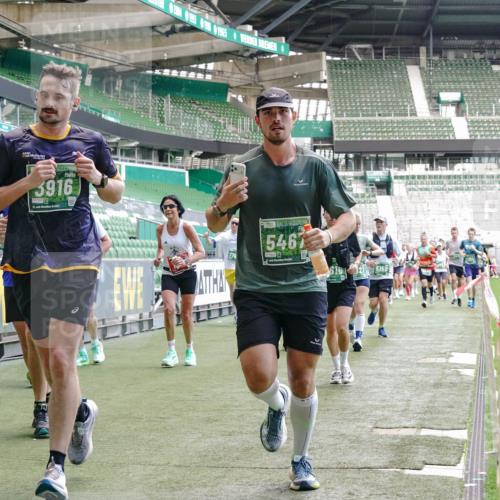 13.09.2026 - 21. swb-Marathon Bremen Michael Burmester http://msf.ph/oto/10458879 13.09.2026 13:11:52 Laufen im Stadion 118, 265, 373, 514, 581, 703, 843, 984, 1113, 1226, 1286, 1334, 1435, 1738, 1849, 1851, 1894, 1936, 1952, 1967, 2248, 2281, 2284, 2299, 2330, 2333, 2336, 2342, 2353, 2375, 2377, 2398, 2426, 2432, 2443, 2505, 2531, 2589, 2654, 2659, 2669, 2673, 2765, 2784, 2804, 2815, 2819, 2822, 2836, 2850, 2895, 2907, 2932, 2963, 2966, 2976, 3026, 3027, 3079, 3082, 3143, 3155, 3159, 3174, 3207, 3208, 3308, 3328, 3349, 3352, 3370, 3409, 3410, 3470, 3549, 551 meine-sportfotos.de