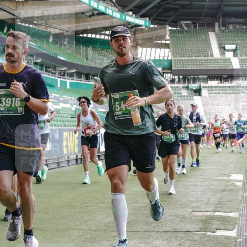 13.09.2026 - 21. swb-Marathon Bremen Michael Burmester http://msf.ph/oto/10458913 13.09.2026 13:11:52 Laufen im Stadion 118, 265, 373, 514, 581, 703, 843, 984, 1113, 1226, 1286, 1334, 1435, 1738, 1849, 1851, 1894, 1936, 1952, 1967, 2248, 2281, 2284, 2299, 2330, 2333, 2336, 2342, 2353, 2375, 2377, 2398, 2426, 2432, 2443, 2505, 2531, 2589, 2654, 2659, 2669, 2673, 2765, 2784, 2804, 2815, 2819, 2822, 2836, 2850, 2895, 2907, 2932, 2963, 2966, 2976, 3026, 3027, 3079, 3082, 3143, 3155, 3159, 3174, 3207, 3208, 3308, 3328, 3349, 3352, 3370, 3409, 3410, 3470, 3549, 551 meine-sportfotos.de