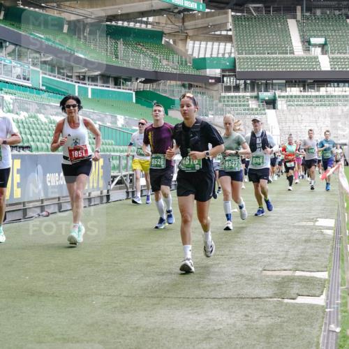 13.09.2026 - 21. swb-Marathon Bremen Michael Burmester http://msf.ph/oto/10459024 13.09.2026 13:11:53 Laufen im Stadion 118, 265, 373, 514, 581, 703, 843, 984, 1113, 1226, 1286, 1334, 1435, 1738, 1849, 1851, 1894, 1936, 1952, 1967, 2248, 2281, 2284, 2299, 2330, 2333, 2336, 2342, 2353, 2375, 2377, 2398, 2426, 2432, 2443, 2505, 2531, 2589, 2654, 2659, 2669, 2673, 2765, 2784, 2804, 2815, 2819, 2822, 2836, 2850, 2895, 2907, 2932, 2963, 2966, 2976, 3026, 3027, 3079, 3082, 3143, 3155, 3159, 3174, 3207, 3208, 3308, 3328, 3349, 3352, 3370, 3409, 3470, 3549, 551 meine-sportfotos.de