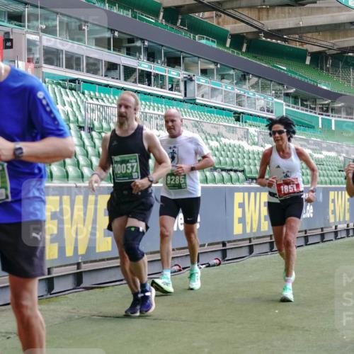 13.09.2026 - 21. swb-Marathon Bremen Michael Burmester http://msf.ph/oto/10459095 13.09.2026 13:11:54 Laufen im Stadion 118, 265, 373, 514, 581, 703, 843, 984, 1113, 1226, 1286, 1334, 1435, 1738, 1849, 1851, 1894, 1936, 1952, 1967, 2005, 2248, 2281, 2284, 2299, 2330, 2333, 2336, 2342, 2353, 2375, 2377, 2398, 2426, 2432, 2443, 2505, 2531, 2589, 2654, 2659, 2669, 2673, 2765, 2784, 2804, 2815, 2819, 2822, 2836, 2850, 2895, 2907, 2963, 2966, 2976, 3026, 3027, 3079, 3082, 3143, 3155, 3159, 3174, 3207, 3208, 3308, 3328, 3349, 3352, 3370, 3409, 3470, 3549, 551 meine-sportfotos.de