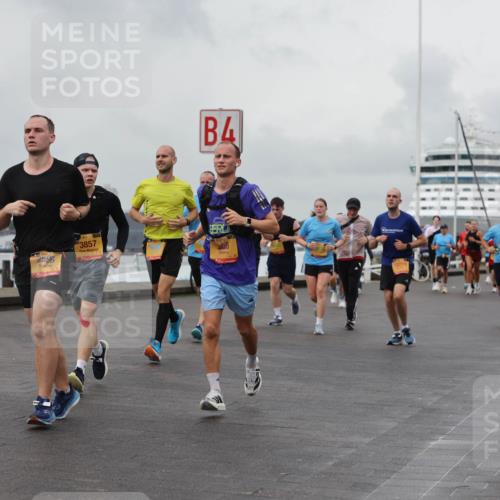 13.09.2026 - Kiel Lauf Andreas Tolksdorf http://msf.ph/oto/10459244 13.09.2026 12:00:18 Kiellinie 2596, 4, 3857, 365, 3 meine-sportfotos.de