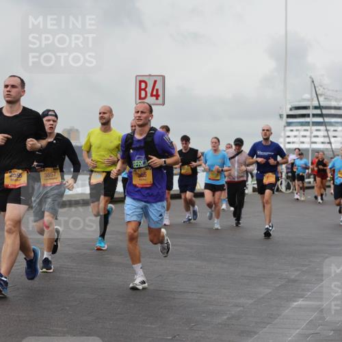 13.09.2026 - Kiel Lauf Andreas Tolksdorf http://msf.ph/oto/10459251 13.09.2026 12:00:18 Kiellinie 4, 2596, 3857, 365, 10219, 3 meine-sportfotos.de