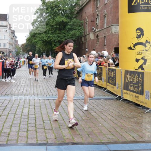 13.09.2026 - Kiel Lauf Yannick Fuchs http://msf.ph/oto/10459817 13.09.2026 09:51:51 Ziel 803, 1100, 1309, 1967, 1999, 2002, 4230, 6188, 7007, 7302, 9829, 9833, 10048, 11173, 11834, 12630, 714, 840, 940, 956, 2483, 3089, 3674, 4615, 4822, 4907, 5595, 5731, 5913, 6057, 6363, 6648, 7622, 8097, 8150, 11143, 11173, 11233, 11494, 11552, 11852, 11997, 12107, 896, 1899, 4132, 4166, 4883, 6471, 6625, 8729, 9616, 11300, 11444, 11445, 11580, 11832, 12068, 940, 956, 2466, 4217, 6009 meine-sportfotos.de