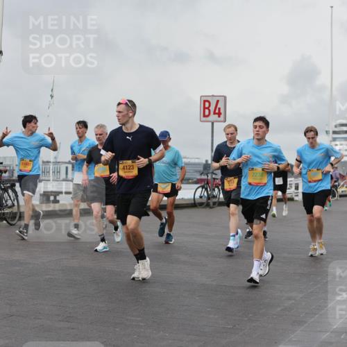 13.09.2026 - Kiel Lauf Andreas Tolksdorf http://msf.ph/oto/10460016 13.09.2026 12:00:55 Kiellinie 11681, 4123, 4, 553, 2238, 3 meine-sportfotos.de