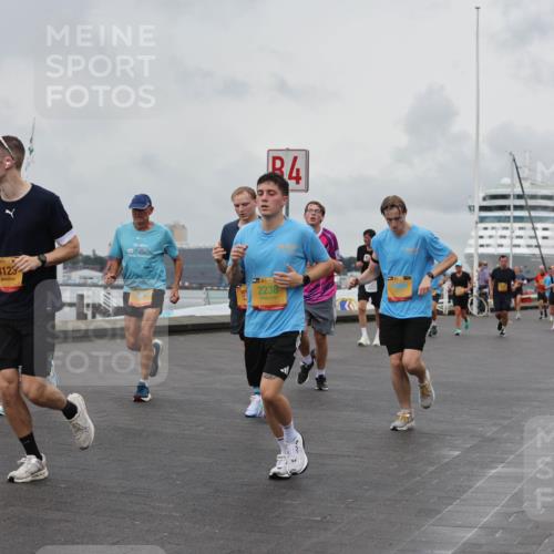13.09.2026 - Kiel Lauf Andreas Tolksdorf http://msf.ph/oto/10460019 13.09.2026 12:00:56 Kiellinie 11681, 39, 4123, 4, 39, 2238, 3 meine-sportfotos.de