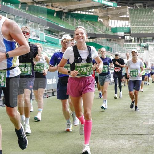 13.09.2026 - 21. swb-Marathon Bremen Michael Burmester http://msf.ph/oto/10460117 13.09.2026 13:12:05 Laufen im Stadion 118, 265, 373, 514, 581, 703, 843, 984, 1113, 1226, 1286, 1334, 1435, 1849, 1851, 1936, 1952, 2005, 2248, 2264, 2281, 2299, 2330, 2333, 2336, 2353, 2375, 2377, 2398, 2426, 2432, 2443, 2478, 2505, 2531, 2589, 2659, 2669, 2673, 2684, 2765, 2784, 2804, 2815, 2822, 2836, 2850, 2860, 2895, 2907, 2963, 2966, 2975, 2976, 3026, 3027, 3079, 3082, 3143, 3155, 3159, 3174, 3207, 3293, 3308, 3328, 3349, 3352, 3409, 3434, 3470, 3549, 551 meine-sportfotos.de