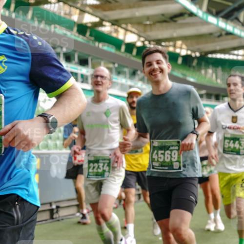 13.09.2026 - 21. swb-Marathon Bremen Michael Burmester http://msf.ph/oto/10460144 13.09.2026 12:54:49 Laufen im Stadion 161, 189, 201, 205, 313, 376, 385, 388, 461, 472, 481, 495, 541, 560, 615, 616, 666, 675, 696, 740, 816, 827, 913, 982, 1053, 1058, 1076, 1197, 1207, 1390, 1419, 1468, 1551, 1599, 1631, 1645, 1658, 1707, 1814, 2055, 2125, 2234, 2251, 2280, 2319, 2362, 2383, 2390, 2401, 2422, 2454, 2474, 2499, 2623, 2701, 2733, 2801, 2824, 2870, 2882, 2913, 2922, 2962, 2971, 2997, 3012, 3054, 3057, 3134, 3175, 3192, 3206, 3241, 3246, 3346, 3356, 3357, 3413, 3706, 3716, 3836, 4137, 6106 meine-sportfotos.de